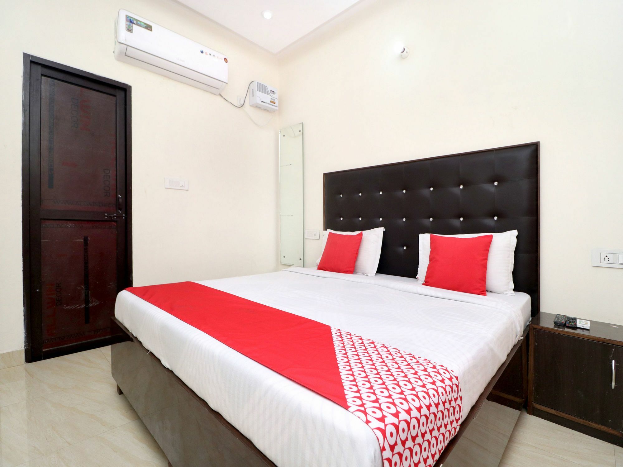 Oyo 16694 Hotel Kb Square Chandigarh Exterior photo